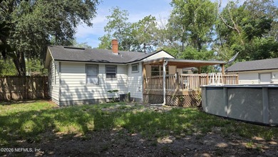 Adorable 3 bedroom Cottage Style Home with Detached Garage in - photo 34