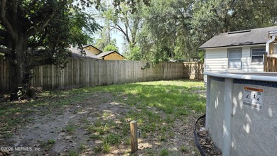 Adorable 3 bedroom Cottage Style Home with Detached Garage in - photo 35