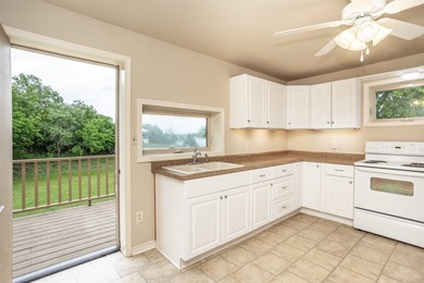 Exceptional Moss Lake retreat offering highly sought-after - photo 35