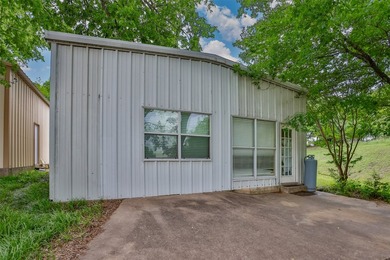Exceptional Moss Lake retreat offering highly sought-after - photo 37