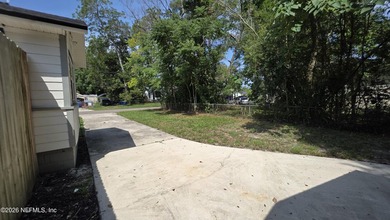 Adorable 3 bedroom Cottage Style Home with Detached Garage in - photo 38