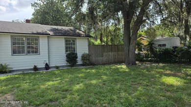 Adorable 3 bedroom Cottage Style Home with Detached Garage in - photo 40