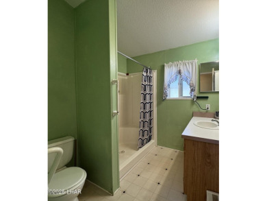 Back on the market! Welcome to this well-maintained 2000