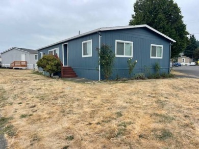 Lake Home For Sale in Johnson City, Oregon