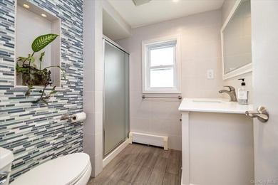 Welcome to this beautifully maintained 4-bedroom, 2-bath - photo 12