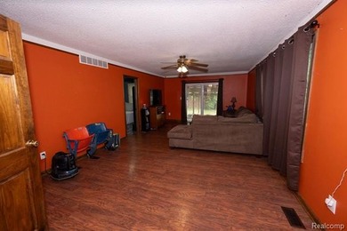 Welcome home to this beautifully maintained 3-bedroom - photo 12