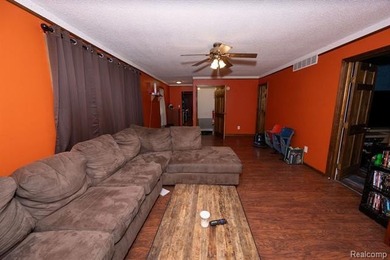 Welcome home to this beautifully maintained 3-bedroom - photo 14