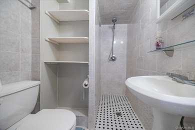 Welcome to this beautifully maintained 4-bedroom, 2-bath - photo 20