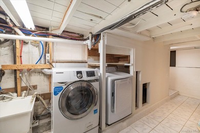 Welcome to this beautifully maintained 4-bedroom, 2-bath - photo 21