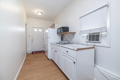 Welcome to this beautifully maintained 4-bedroom, 2-bath - photo 28