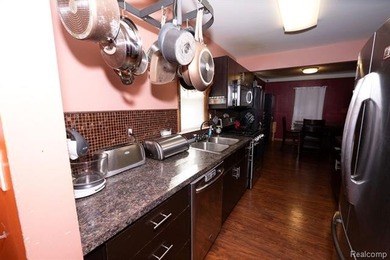 Welcome home to this beautifully maintained 3-bedroom - photo 29