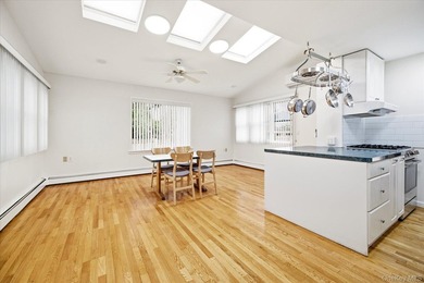 Welcome to this beautifully maintained 4-bedroom, 2-bath - photo 33
