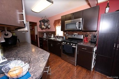 Welcome home to this beautifully maintained 3-bedroom - photo 34