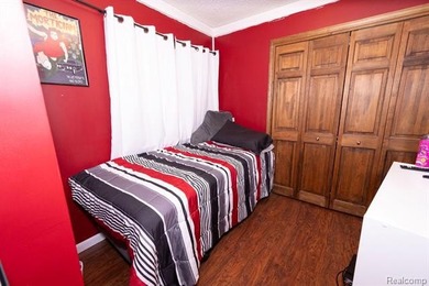 Welcome home to this beautifully maintained 3-bedroom - photo 42