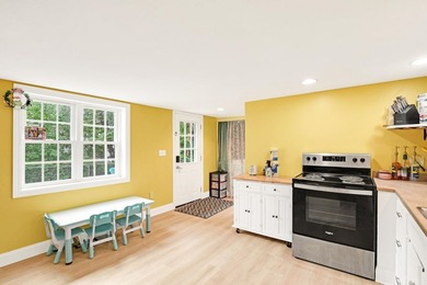 Low tax Alton says total renovation 2009/2010. This home offers - photo 3