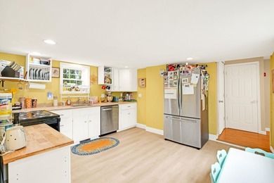 Low tax Alton says total renovation 2009/2010. This home offers - photo 4