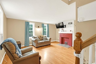 Low tax Alton says total renovation 2009/2010. This home offers - photo 7