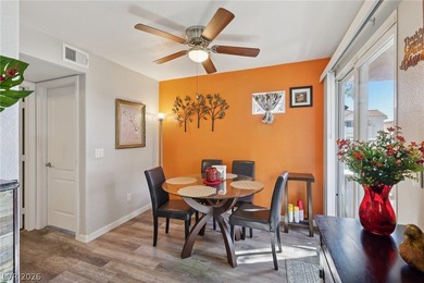 Centrally located condo, convenient access to shopping, dining