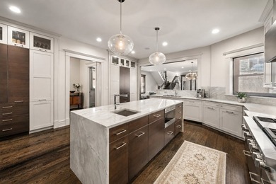 Nestled in leafy East Lakeview is this iconic 5 BR/4.1 BA - photo 13