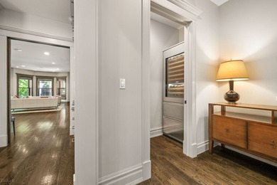 Nestled in leafy East Lakeview is this iconic 5 BR/4.1 BA - photo 18
