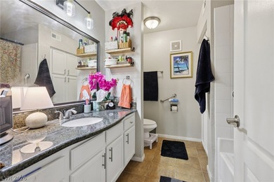 Centrally located condo, convenient access to shopping, dining