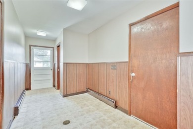Welcome to 200 Rosecroft! This well-maintained 3-bedroom, 1 - photo 23