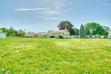 Welcome to 200 Rosecroft! This well-maintained 3-bedroom, 1 - photo 38