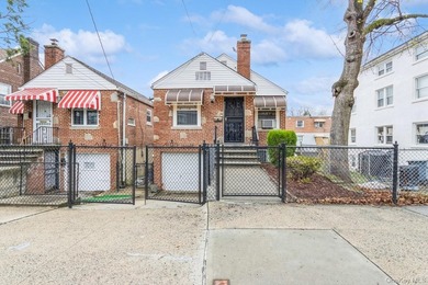 Nestled in the Wakefield neighborhood of the Bronx, 4121 Grace - photo 1