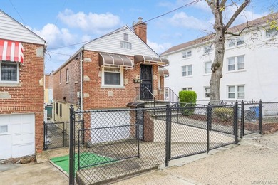 Nestled in the Wakefield neighborhood of the Bronx, 4121 Grace - photo 2
