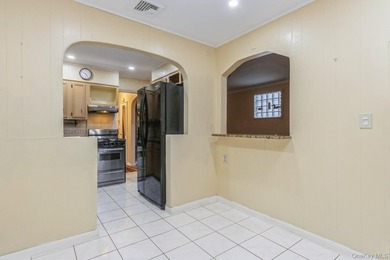 Nestled in the Wakefield neighborhood of the Bronx, 4121 Grace - photo 5