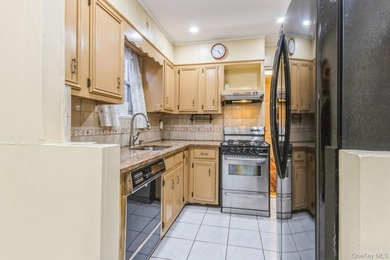 Nestled in the Wakefield neighborhood of the Bronx, 4121 Grace - photo 6