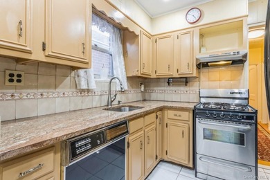 Nestled in the Wakefield neighborhood of the Bronx, 4121 Grace - photo 9