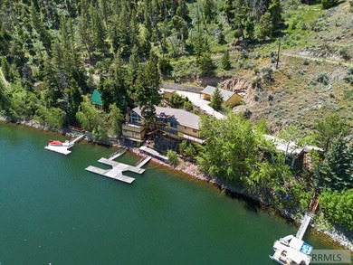 Welcome to your dream lakefront retreat on Williams Lake in the - photo 12