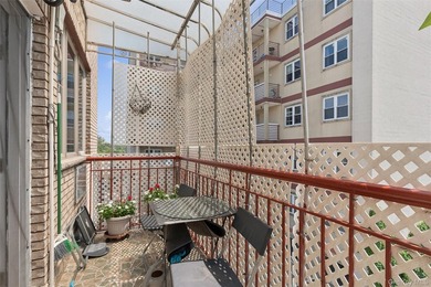 Welcome home to this impeccably designed 2 bedroom ,2.5 bathroom - photo 13