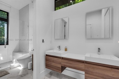 Sophisticated, modern 2019 built Coral Gables residence offering - photo 21