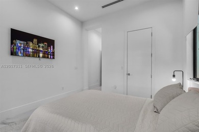 Sophisticated, modern 2019 built Coral Gables residence offering - photo 24
