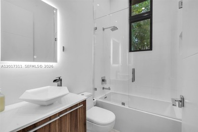 Sophisticated, modern 2019 built Coral Gables residence offering - photo 25