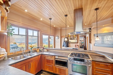 Great opportunity to own a heritage home in Summerland. This - photo 2