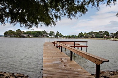 Enjoy the relaxed lake lifestyle in the sought-after community - photo 32