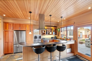 Great opportunity to own a heritage home in Summerland. This - photo 3