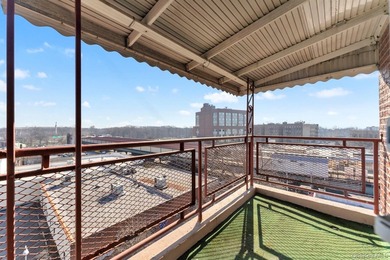 Welcome home to this stunning 2-bedroom, 2-full-bath residence - photo 1