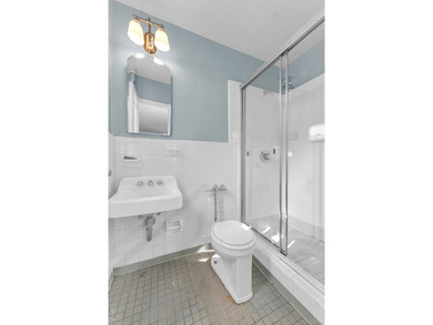 Welcome home to this stunning 2-bedroom, 2-full-bath residence - photo 6