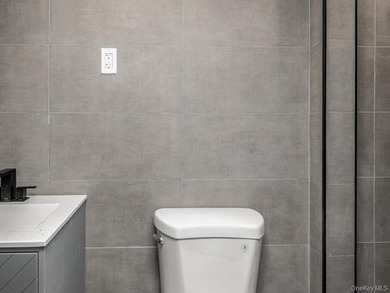 Immaculate Newly Renovated Brick semi attached 1 Family Home - photo 21