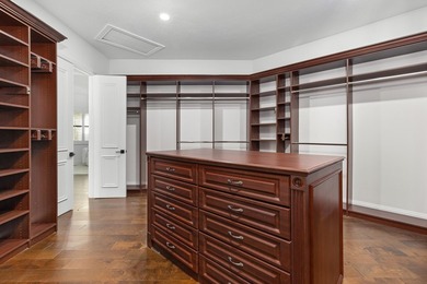 This classic Mediterranean estate in The Oaks has been - photo 29