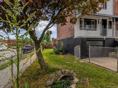 Immaculate Newly Renovated Brick semi attached 1 Family Home - photo 33