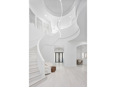 This classic Mediterranean estate in The Oaks has been - photo 43