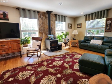 This beautiful 3-bedroom, 2.5-bath Cape Cod style home blends - photo 3