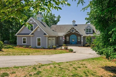 Beautiful custom-built lake retreat situated on a private 1.18 - photo 2
