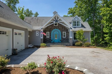 Beautiful custom-built lake retreat situated on a private 1.18 - photo 6