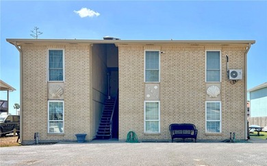 This waterfront gem offers a rare fantastic opportunity to - photo 2